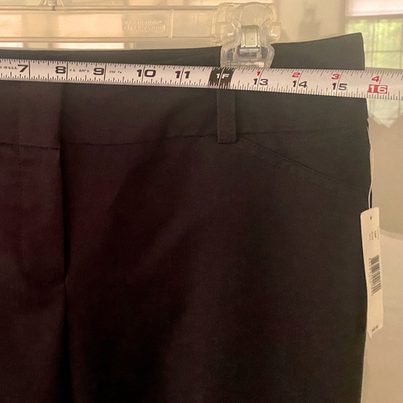 🔄NEW DIRECTIONS🔄 DRESSY STRETCH BERMUDA SHORTS NWT❣️ - Picture 8 of 11